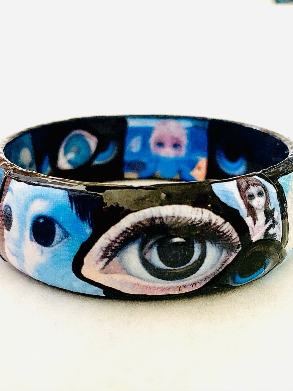 Women’s Blue Big Eyes Print Bangle Bracelet -Signed ‘Wish’